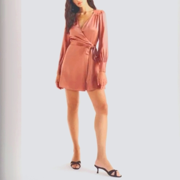 NWT Reformation Chrisley Long Sleeve Silk Mini Wrap Dress In Praline - Picture 1 of 8